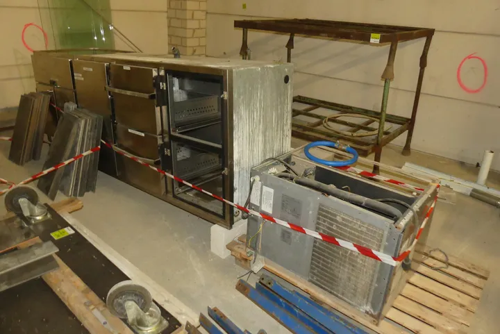 Konvolut Gastromöbel, diverse Module Maße in cm ca. 225 x 60 x 92